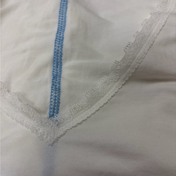 POL V-Neck Lace Trim Tee - Picture 7 of 9